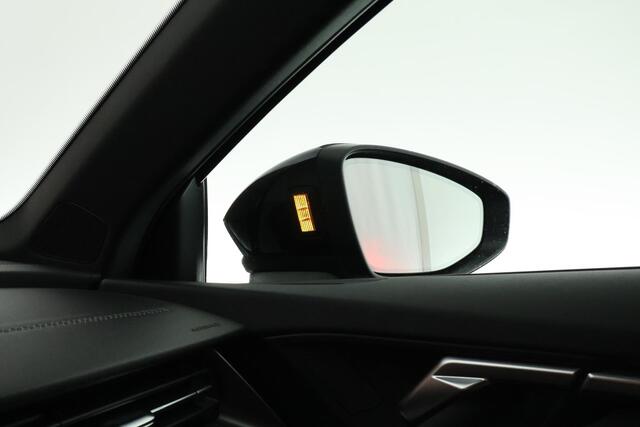 Audi A3 SPORTBACK 45 TFSIe 245pk S edition Competition Camera Keyless HUD Stoelverwarming Adaptive Cruise Navigatie S-Line
