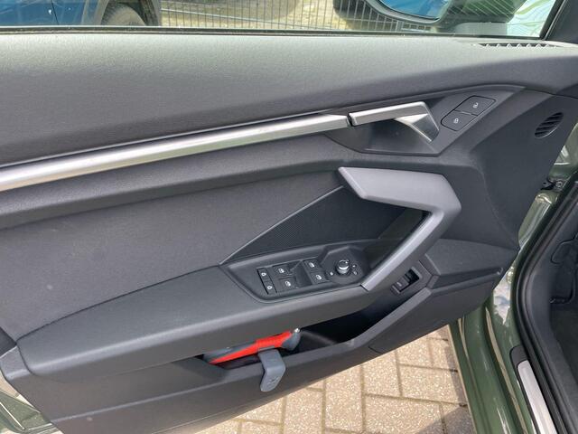 Audi A3 SPORTBACK 35 TFSI Advanced edition NL auto 1e eigenaar, elektrisch verstelbare voorstoelen met geheugen, trekhaak, achteruitrijcamera (rear view), elektrische achterklep, keyless entry, verwarmbare voorstoelen, 3 zone climatronic, adaptieve cruise control (acc), Ap