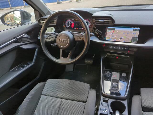Audi A3 SPORTBACK 30 TFSI Business Edition / AUTOMAAT/ CRUISE/ PARKEER SENSOREN/ DIGITAL DASH/ NAVI/ CLIMA/ LED