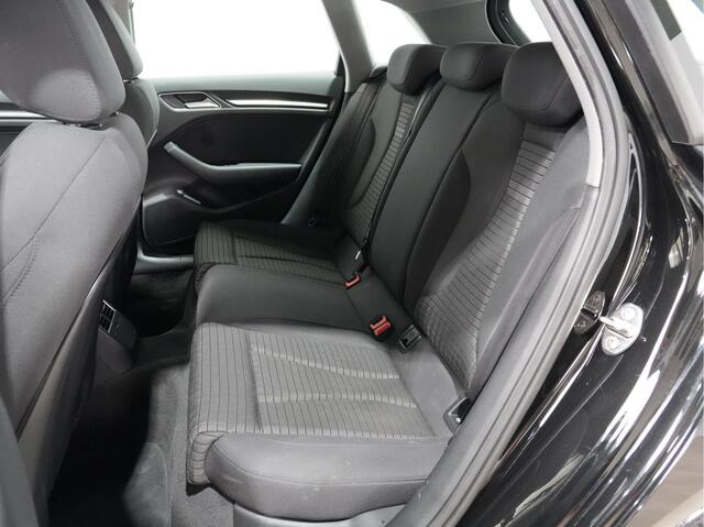 Audi A3 SPORTBACK 30 TFSI S-Tronic Sport Lease Ed. | Navigatie | Matrix-LED | 17"Lm | PDC 76