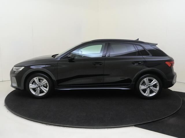 Audi A3 SPORTBACK allstreet 40 TFSI e Advanced edition | SoH 100% | S-line interieur | Trekhaak | SONOS audio | Parkeerassistent | Adaptieve cruise control | Navigatie Plus | Keyless | Elektrisch verstelbare voorstoelen |