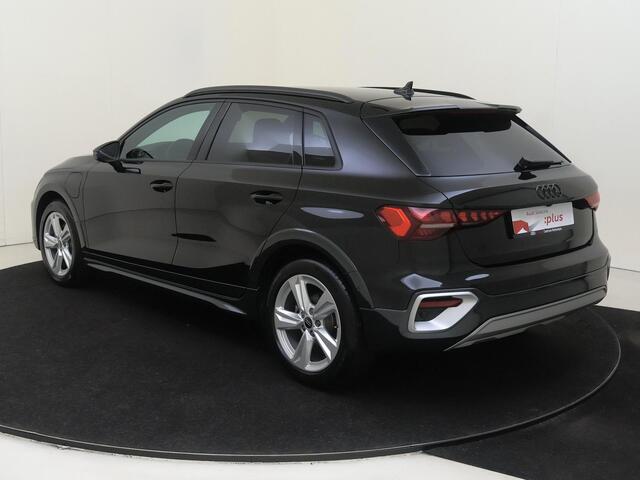 Audi A3 SPORTBACK allstreet 40 TFSI e Advanced edition | SoH 100% | S-line interieur | Trekhaak | SONOS audio | Parkeerassistent | Adaptieve cruise control | Navigatie Plus | Keyless | Elektrisch verstelbare voorstoelen |