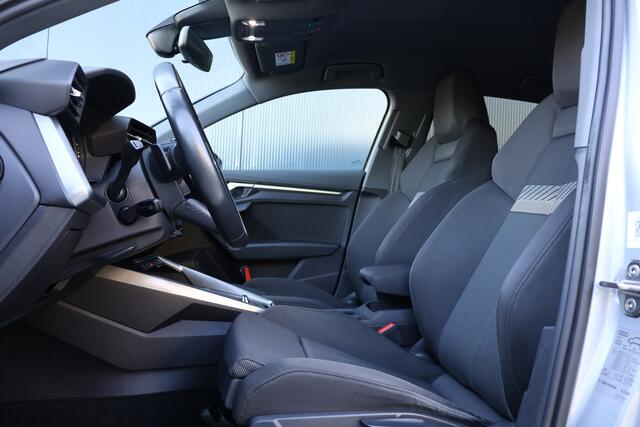 Audi A3 SPORTBACK 30 TFSI Business edition Automaat | 19 Inch | Full LED | Virtual Cockpit | Sportstoelen | Carplay | Draadloze telefoonlader