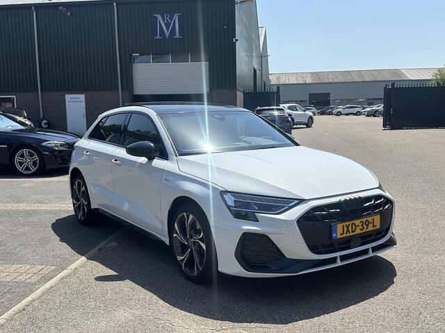 Audi A3 SPORTBACK 45 TFSI e S edition Competition 272pk PHEV| 8.000KM! | VAN: 44.900,- VOOR: 42.877,- | INCL. BTW | 143km RANGE WLTP!! | PANORAMADAK | FABRIEKSGARANTIE t/m 04-2027| LEKKER VOL! | S-LINE BINNEN + BUITEN| LEDER|