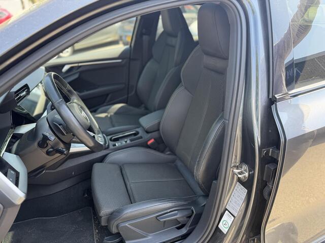 Audi A3 SPORTBACK 45 TFSI e S edition Competition 245 PK PHEV | VAN ¤ 34.900,- VOOR ¤ 32.877,- | UW WK-VOORDEEL: ¤ 2.023,- | S-LINE INTERIEUR & EXTERIEUR | PANORAMADAK | KEYLESS GO & START | BLACK OPTIC PAKKET | STOELVERWARMING | AUDI DEALER ONDERHOUDEN |