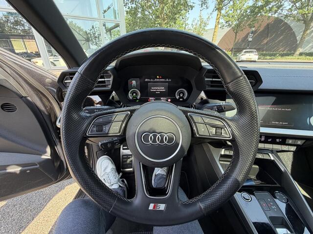 Audi A3 SPORTBACK 45 TFSI e S edition Competition 245 PK PHEV | VAN ¤ 34.900,- VOOR ¤ 32.877,- | UW WK-VOORDEEL: ¤ 2.023,- | S-LINE INTERIEUR & EXTERIEUR | PANORAMADAK | KEYLESS GO & START | BLACK OPTIC PAKKET | STOELVERWARMING | AUDI DEALER ONDERHOUDEN |