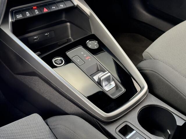 Audi A3 SPORTBACK 35 TFSI AUT7 2X S-LINE EDITION ONE NAVI CAMERA DIGI-DASH APPLE-CARPLAY LED LMV PDC