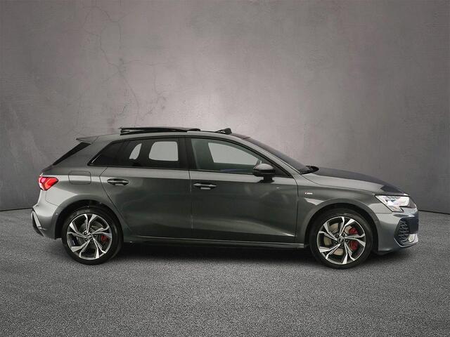 Audi A3 SPORTBACK 45 TFSI e S edition Competition | Panorama Dak | Adaptieve Cruise | Apple/Android Play | Ambiance Plus Verlichting | Camera | Matrix LED | Interieur-pakket | Optie-pakket | Navigatie-pakket | LED-lichtpakket | Assistentie Pakket |
