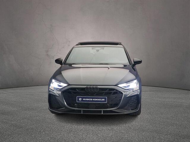 Audi A3 SPORTBACK 45 TFSI e S edition Competition | Panorama Dak | Adaptieve Cruise | Apple/Android Play | Ambiance Plus Verlichting | Camera | Matrix LED | Interieur-pakket | Optie-pakket | Navigatie-pakket | LED-lichtpakket | Assistentie Pakket |