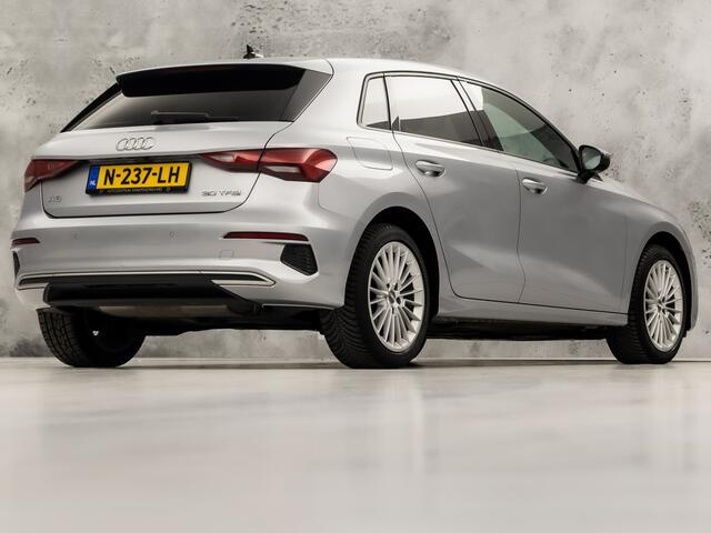 Audi A3 SPORTBACK 30 TFSI Sport (APPLE CARPLAY, GROOT NAVI, CAMERA, ELEK STOEL, ADAPTIVE CRUISE, STOELVERWARMING, SPORTSTOELEN, GETINT GLAS, KEYLESS START, NIEUWSTAAT)
