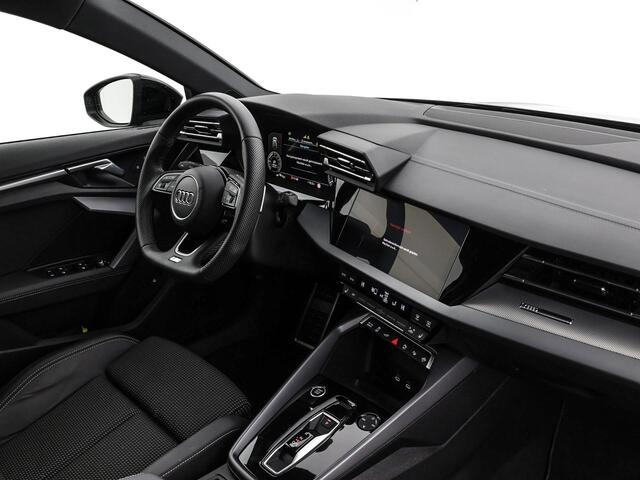 Audi A3 SPORTBACK 40 TFSIe 204pk S-tronic S edition · SOH 100% · Camera · Apple/Android Car Play · Navigatie · Stoelverwarming · Zwart optiek · P-Sensoren · 17'' Inch · Garantie t/m 12-06-2029 of 100.000km · EXTRA INRUILKORTING ·