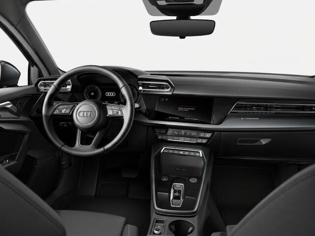 Audi A3 SPORTBACK Advanced edition 30 TFSI 116 pk | Assis.pak Driving+Parking plus | 17 inch lichtmetalen velgen | Elektrisch verstelbare en verwarmbare buitenspiegels | Sportstoelen |