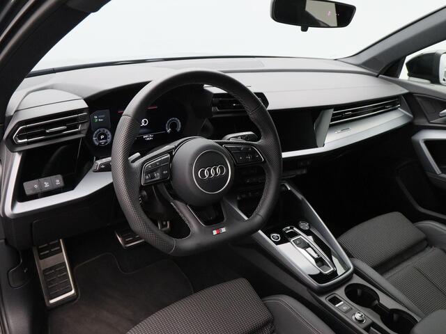 Audi A3 SPORTBACK 45 TFSi e 272 Pk S-Line Competition | Stoelverwarming | Trekhaak | Climatronic | CarPlay | Half Leer | 18 Inch | 31.275 Km !!