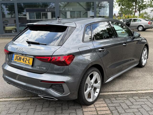 Audi A3 SPORTBACK 35 TFSI S edition | 3X S-LINE IN & EXTERIEUR + ONDERSTEL | MILD-HYBRIDE | NAVI + CARPLAY | STOELVERWARMING | CAMERA | ALL SEASON BANDEN | FULL LED | RIJKLAAR MET 12 MND BOVAG GARANTIE |