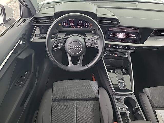 Audi A3 SPORTBACK 30 TFSI Advanced edition 1e-Eig. & Dealer-Onderh. BOVAG-Garantie. NL-Auto.