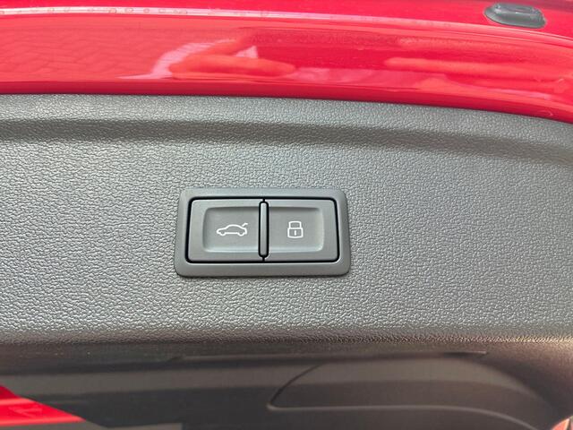 Audi A3 SPORTBACK 45 TFSIe 272pk S-tronic S edition Competition · Panoramadak · Camera · Elek. Bestuurdersstoel · Apple/Android Car Play · Leder/ Alcantara · Zwart Optiek · 18'' Inch · Garantie t/m 10-12-2030 of 100.000km