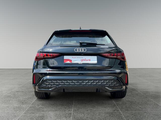 Audi A3 SPORTBACK 35 150pk TFSI S edition Parkeersensoren | Stoelverwarming | Adaptive Cruise Control