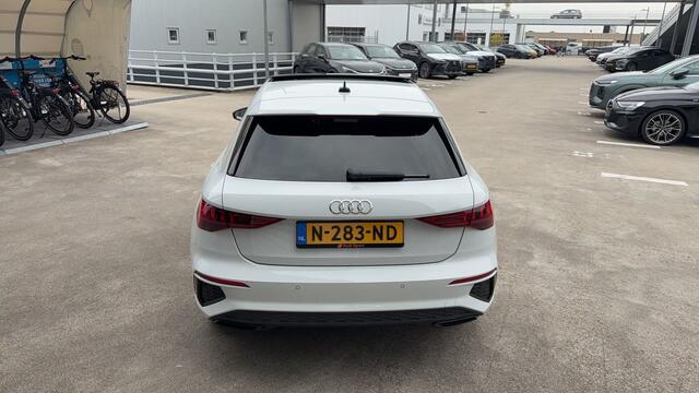 Audi A3 SPORTBACK 45 TFSI e S edition Competition / Panodak / B&O / Trekhaak / Camera