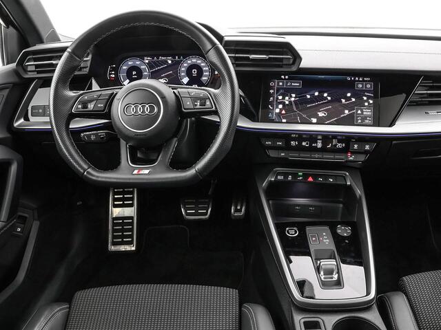 Audi A3 SPORTBACK 40 TFSIe 204PK S-tronic S Line · Panoramadak · Camera · Apple/Android Car Play · Navigatie · Park Assist · P-Sensoren · 18'' Inch ·