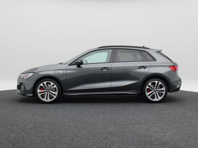 Audi A3 SPORTBACK 45 TFSi e 272 Pk S-line Competition | Stoelverwarming | Trekhaak | Adaptive Cruise | Camera | CarPlay | 18 Inch | 12.686 Km !!