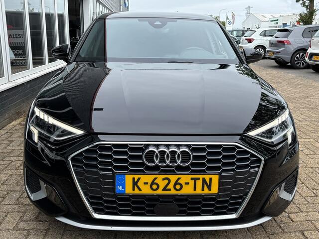 Audi A3 SPORTBACK 30 TFSI Business edition | Sportstoelen | Stoelverwarming | Apple Carplay | Matrix LED