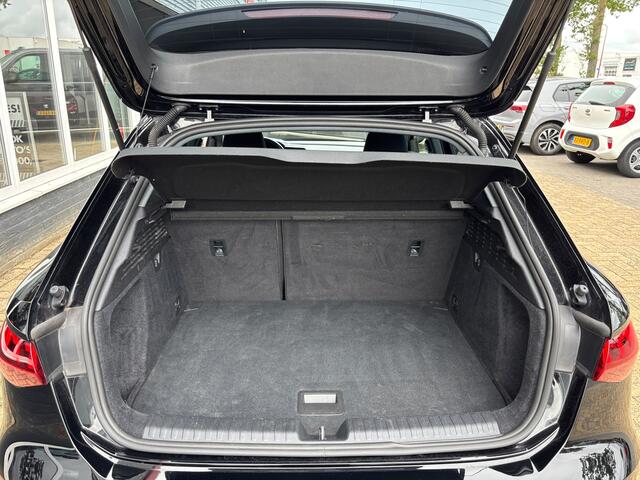 Audi A3 SPORTBACK 30 TFSI Business edition | Sportstoelen | Stoelverwarming | Apple Carplay | Matrix LED