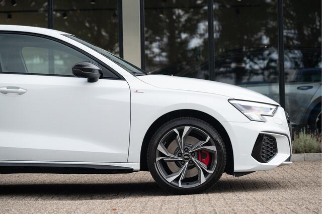 Audi A3 SPORTBACK 45 TFSI e S edition Competition | 245pk | ACC | 18" | Elek. Achterklep | Camera |