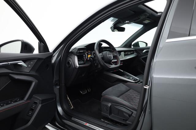 Audi A3 SPORTBACK 40 TFSI e S-Line | Rijklaar! | RS ''Diamond'' stoelen | Pano | Afn. Trekhaak | Dodehoek | Sfeerverl. | Stoelverw. | E-Spiegels | E-Klep | LED | Keyless | 18'' | DriveMode | V