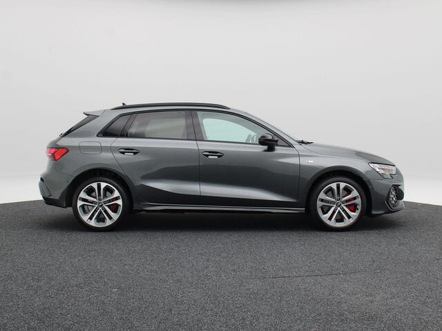 Audi A3 SPORTBACK 45 TFSi e 272 Pk S-line Competition | Stoelverwarming | Trekhaak | Adaptive Cruise | Camera | CarPlay | 18 Inch | 12.686 Km !!