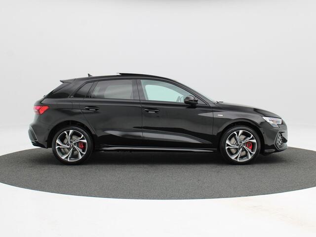 Audi A3 SPORTBACK 45 TFSi e 272 Pk S-Line Competition | Stoelverwarming | Panorama dak | Sonos Audio | Camera | Full LED | 18 Inch | 155 Km !!