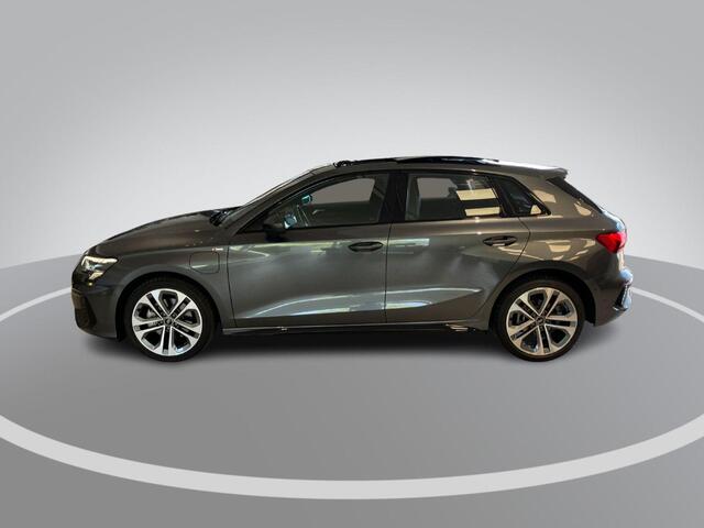 Audi A3 SPORTBACK 40 TFSIe 150kW/204PK S Line · Panoramadak · Stoelverwarming · Apple/Android Car Play · Drive select · Leder/Stof