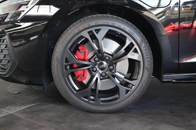 Audi A3 SPORTBACK 45 TFSIe S edition Competition 272pk | Panoramadak | Matrix LED | Leder