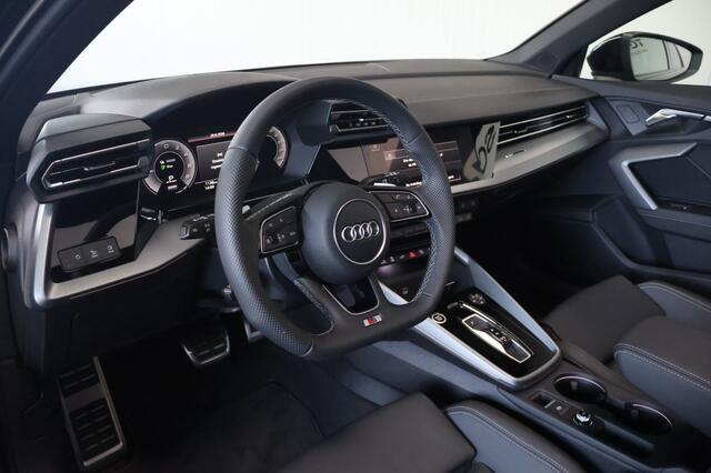 Audi A3 SPORTBACK 45 TFSIe S edition Competition 272pk | Panoramadak | Matrix LED | Leder