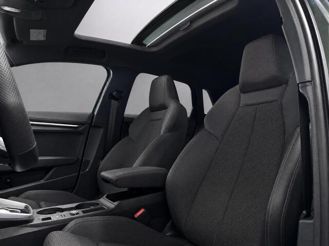 Audi A3 SPORTBACK 40 TFSIe 204pk S edition · Camera · Panoramadak · Apple/Android Car Play · Park Assist · 17'' Inch · Garantie t/m 01-01-2030 of 100.000km