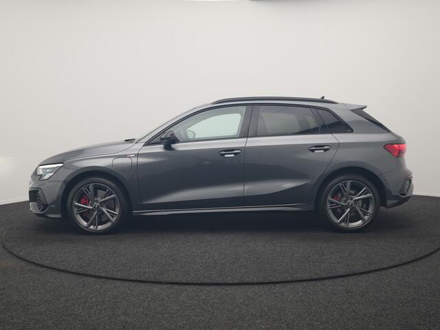 Audi A3 SPORTBACK 45 TFSI e S Line PHEV 245pk Dealer O.H. | Adaptive Cruise | Camera | Sportstoelen Verwarmd | Apple Carplay | Blis | Navigatie | DAB | Virtual | 18" L.M
