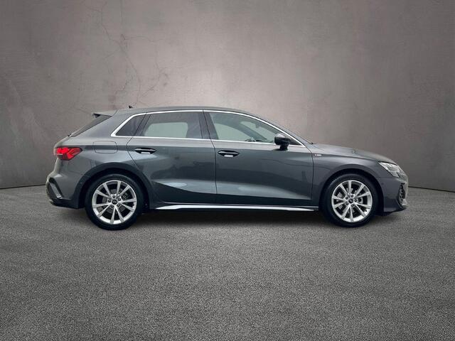 Audi A3 SPORTBACK 30 TFSI 110PK S edition | Trekhaak | Led | Adaptive-Cruise | Achteruitrijcamera | Privacy-Glass | All-Season | Smartphone-Interface |