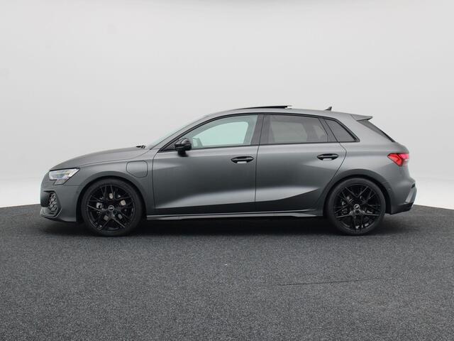 Audi A3 SPORTBACK 40 TFSI e | S edition | Daytona grijs Mat. kleur | 19 inch velgen | Panoramadak | Ambian lighting plus | Privacy glas |