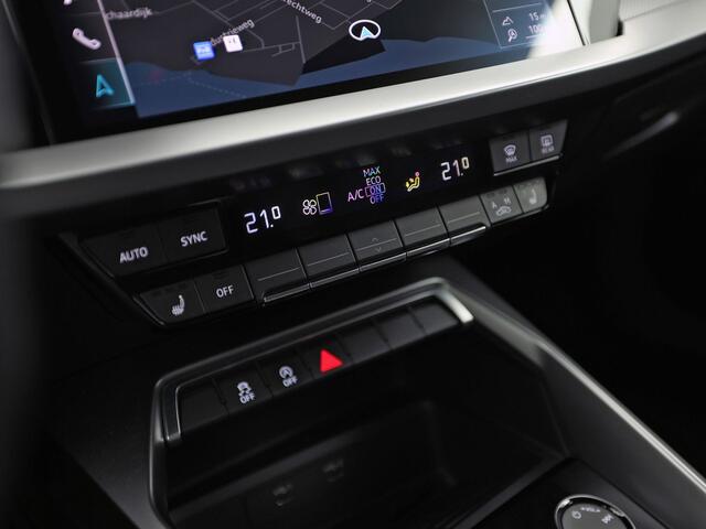 Audi A3 SPORTBACK 30 TFSI S-Line Automaat (2X S-LINE, APPLE CARPLAY, STOELVERWARMING, PLAT S-LINE SPORTSTUUR, GETINT GLAS, SPORTSTOELEN, PARKEERSENSOREN, NIEUWSTAAT)