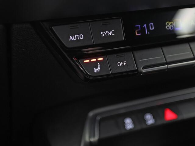 Audi A3 SPORTBACK 30 TFSI S-Line Automaat (2X S-LINE, APPLE CARPLAY, STOELVERWARMING, PLAT S-LINE SPORTSTUUR, GETINT GLAS, SPORTSTOELEN, PARKEERSENSOREN, NIEUWSTAAT)