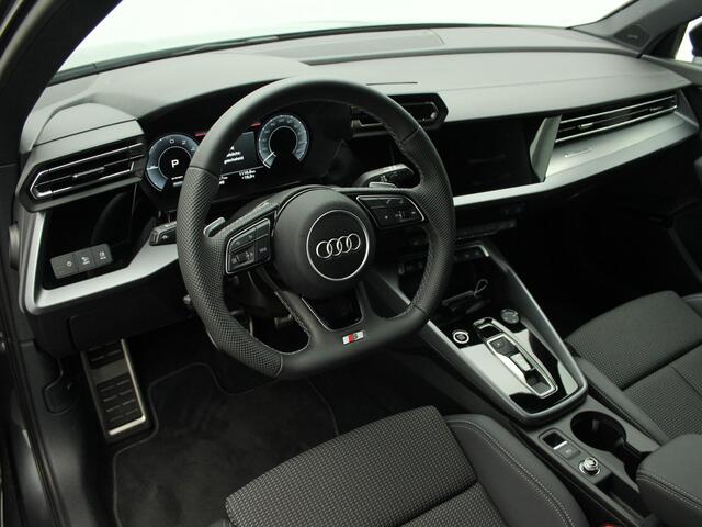 Audi A3 SPORTBACK 45 TFSi e 272 Pk S-Line Competition | Stoelverwarming | Trekhaak | Camera | Adaptive Cruise | Climatronic | CarPlay | Sonos Audio | 19 Inch | 6.106 Km !!