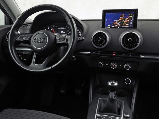 Audi A3 SPORTBACK 1.0 TFSI Sport (GROOT NAVI, DYNAMISCHE KNIPPERLICHTEN, PARKEERSENSOREN, SPORTSTOELEN, CRUISE, LM VELGEN, BLUETOOTH, NIEUWSTAAT)
