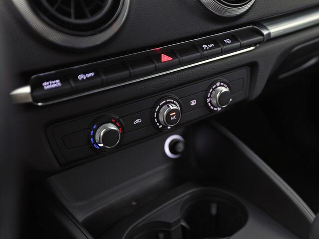Audi A3 SPORTBACK 1.0 TFSI Sport (GROOT NAVI, DYNAMISCHE KNIPPERLICHTEN, PARKEERSENSOREN, SPORTSTOELEN, CRUISE, LM VELGEN, BLUETOOTH, NIEUWSTAAT)