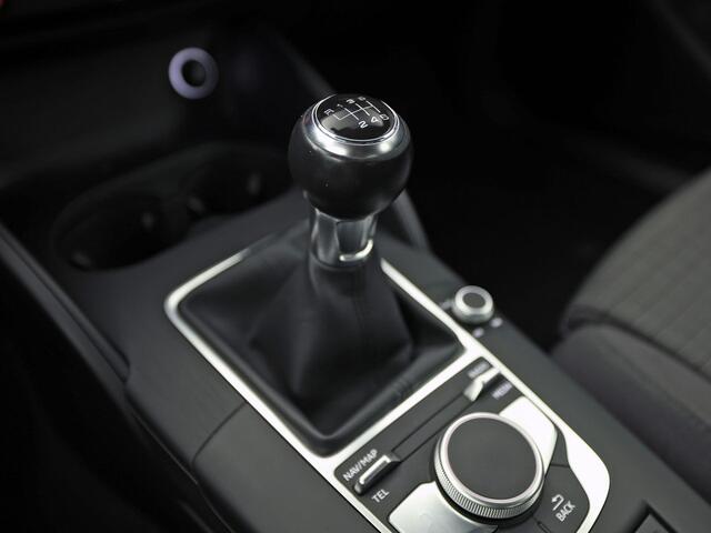 Audi A3 SPORTBACK 1.0 TFSI Sport (GROOT NAVI, DYNAMISCHE KNIPPERLICHTEN, PARKEERSENSOREN, SPORTSTOELEN, CRUISE, LM VELGEN, BLUETOOTH, NIEUWSTAAT)