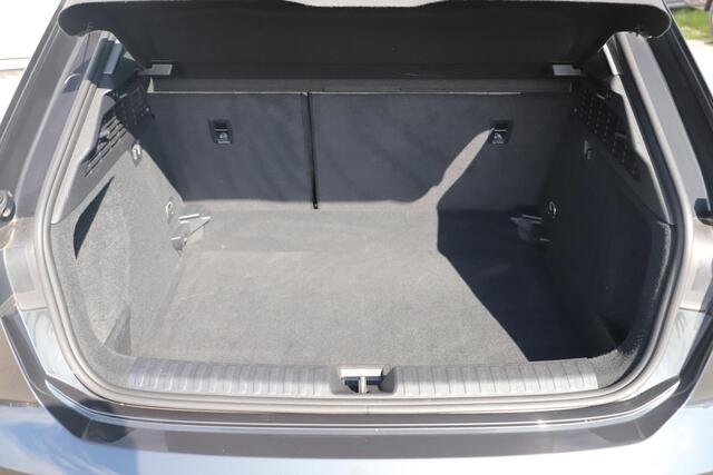 Audi A3 SPORTBACK 30 TFSI Advanced edition Automaat Trekhaak LMV Sportstoelen LED Navigatie Carplay Android Climate Adaptive Cruise Parkeersensor