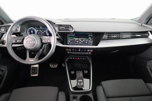 Audi A3 SPORTBACK 45 TFSI e S-Line Competition 245 pk Plug in Hybrid | Panoramadak | Parkeersensoren (Park assist) | Achteruitrijcamera | | Verlengde garantie | Navigatie