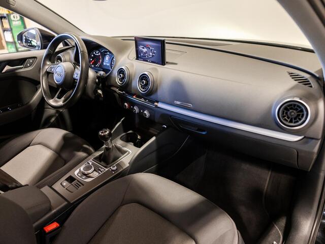 Audi A3 SPORTBACK 30 TFSI Pro Line / 116pk / Trekhaak / NAP / Navigatie /