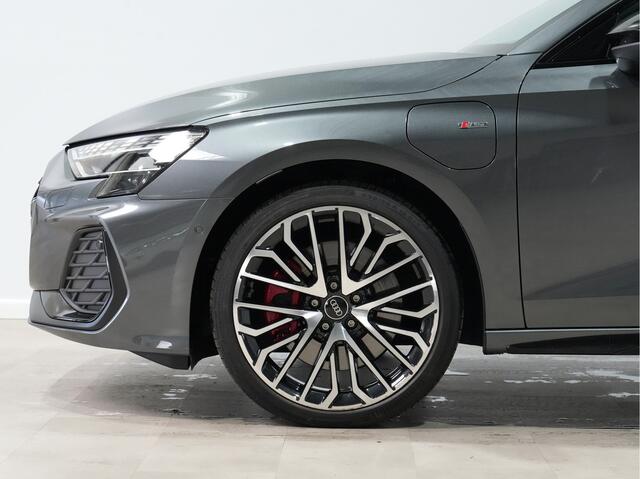 Audi A3 SPORTBACK 45 TFSI e 272 pk S edition Competition Panoramadak, Camera, Lichtpakket 30