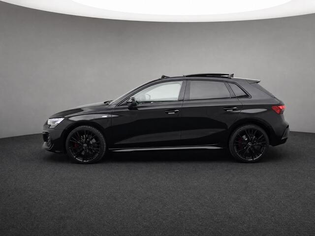 Audi A3 SPORTBACK 45 TFSI e S edition Competition Panoramadak · SONOS Sound System · 19'' lichtmetalen velgen · Sportstoelen alcantara · MEGA Sale