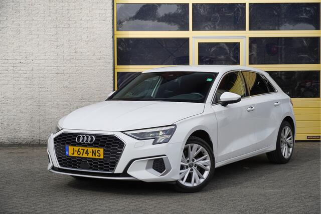 Audi A3 SPORTBACK 30 TFSI 5drs Business Edition BJ2020 Lmv 17" | Led | Dynamische knipperlichten | Pdc | Afneembare trekhaak | App-Connect | Navi | Virtual cockpit | Climate control | Cruise control | Sportstoelen | Zwarte hemel | Extra getint glas