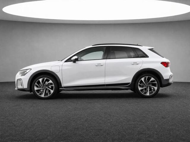 Audi A3 SPORTBACK Allstreet Advanced edition 40 TFSI e 204 PK · Lederen bekleding · Comfortsleutel · 18" LM Velgen · Assist. Driving + Parking plus